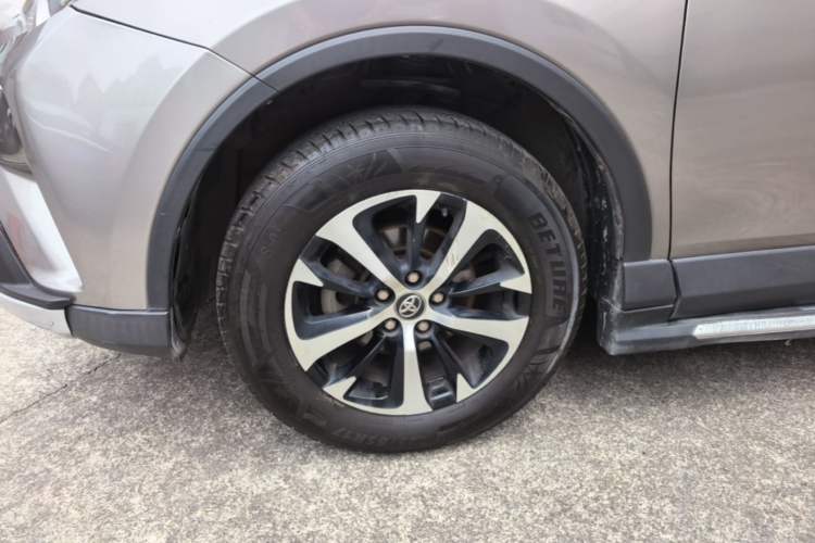 Used Toyota RAV4 2016 2.0L CVT Two-Wheel Drive Fashion Edition China V Standard Left Front Wheel Hub