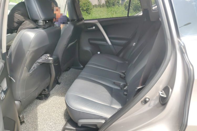 Used Toyota RAV4 2016 2.0L CVT Two-Wheel Drive Smart Edition China V Standard Left Rear Seat