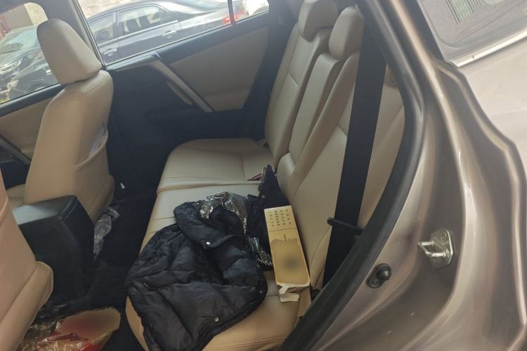 Used Toyota RAV4 2016 2.0L CVT Two-Wheel Drive Urban Edition China V Standard Left Rear Seat