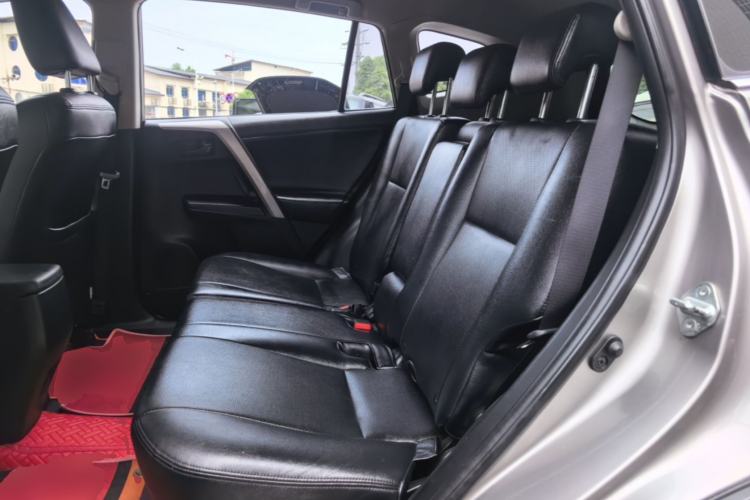 Used Toyota RAV4 2016 2.0L CVT Two-Wheel Drive Fashion Edition China V Standard Left Rear Seat