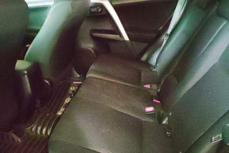 Used Toyota RAV4 2016 2.0L CVT Two-Wheel Drive Comfort Edition China V Standard Left Rear Seat