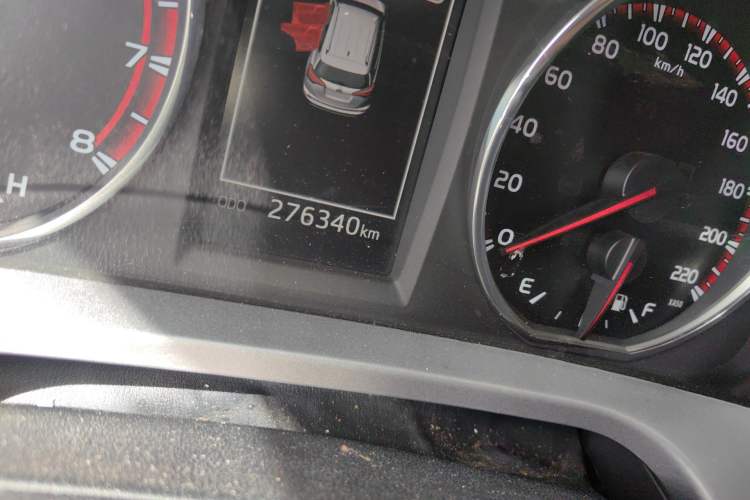 Used Toyota RAV4 2016 2.5L Automatic 4x4 Elite Edition Odometer Close Up