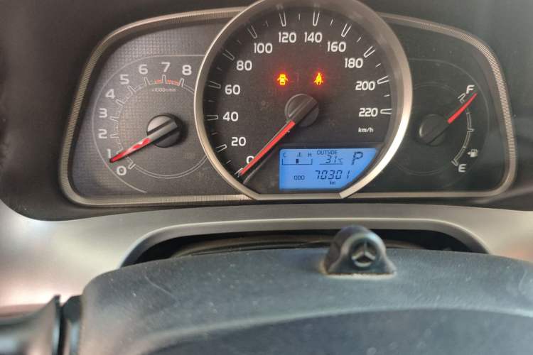 Used Toyota RAV4 2016 2.0L CVT Two-Wheel Drive Urban Edition China V Standard Odometer Close Up
