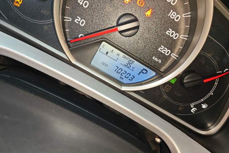 Used Toyota RAV4 2016 2.0L CVT Two-Wheel Drive Urban Edition China V Standard Odometer Close Up