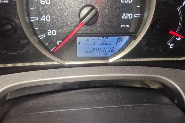 Used Toyota RAV4 2016 2.0L CVT Two-Wheel Drive Fashion Edition China V Standard Odometer Close Up