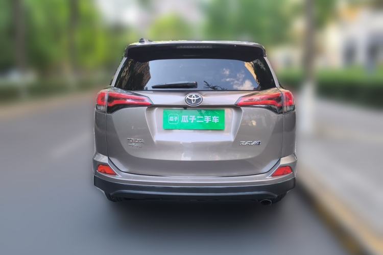 Used Toyota RAV4 2016 2.0L CVT Two-Wheel Drive Fashion Edition China V Standard Rear