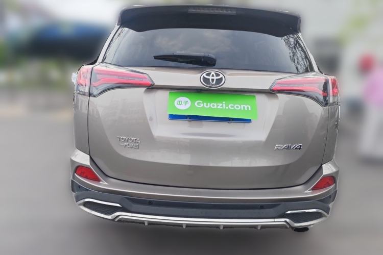 Used Toyota RAV4 2016 2.0L CVT Two-Wheel Drive Fashion Edition China V Standard Rear