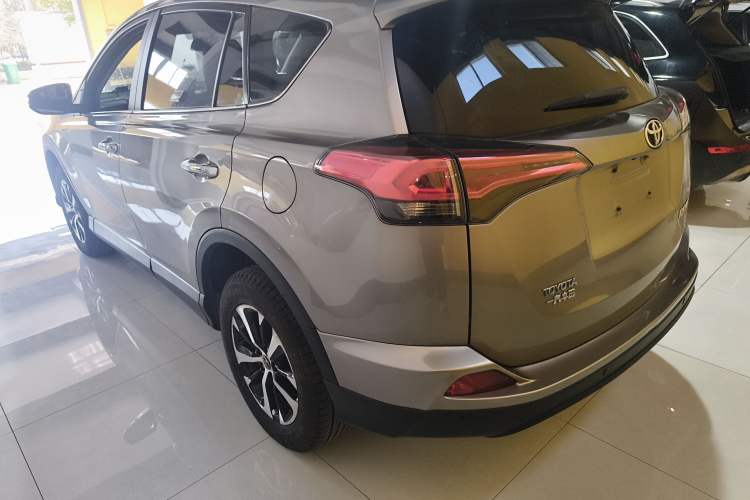 Used Toyota RAV4 2016 2.0L CVT Two-Wheel Drive Fashion Edition China V Standard Rear Left 45 Deg