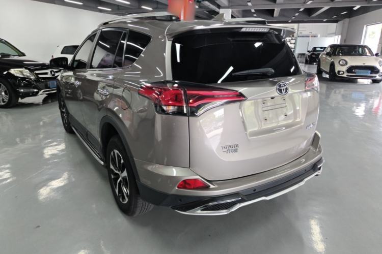 Used Toyota RAV4 2016 2.0L CVT Two-Wheel Drive Fashion Edition China V Standard Rear Left 45 Deg