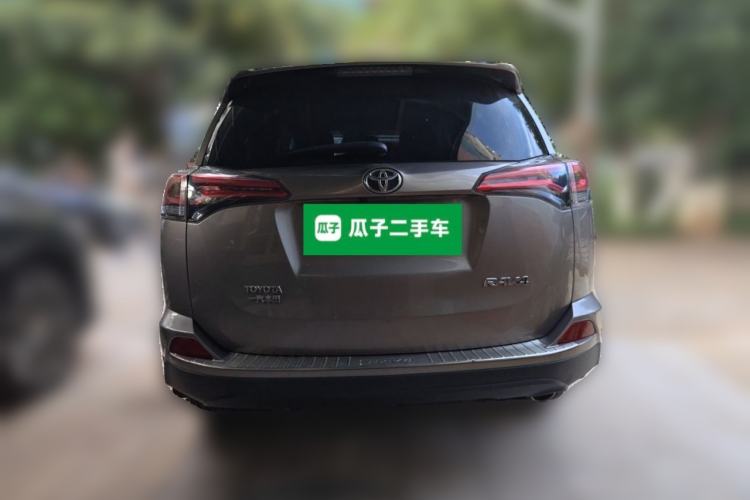 Used Toyota RAV4 2016 2.0L CVT Two-Wheel Drive Fashion Edition China V Standard Rear