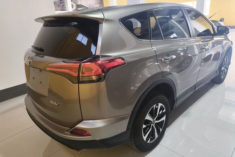 Used Toyota RAV4 2016 2.0L CVT Two-Wheel Drive Fashion Edition China V Standard Rear Right 45 Deg