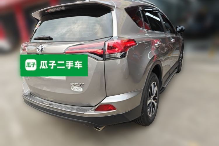 Used Toyota RAV4 2016 2.0L CVT Two-Wheel Drive Urban Edition China V Standard Rear Right 45 Deg