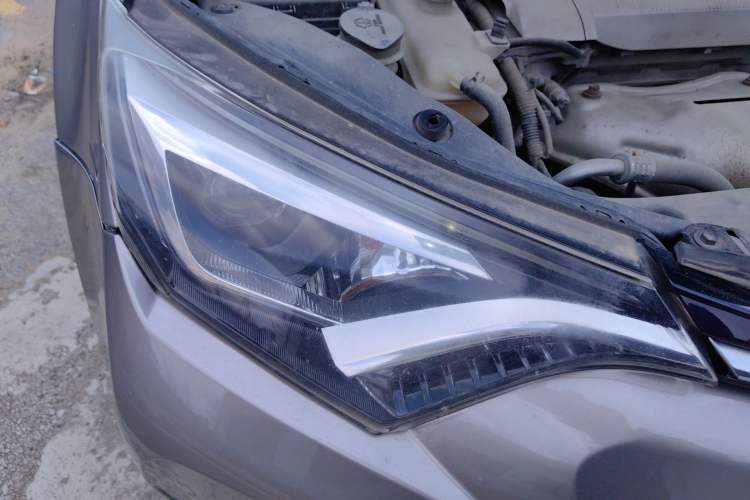 Used Toyota RAV4 2016 2.5L Automatic 4x4 Elite Edition Right Front Headlight
