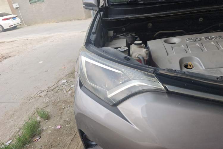Used Toyota RAV4 2016 2.0L CVT Two-Wheel Drive Urban Edition China V Standard Right Front Headlight