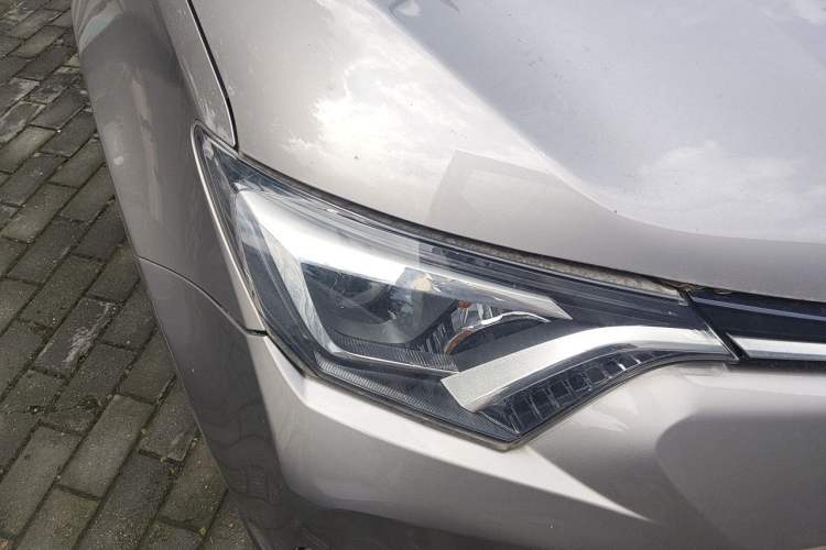 Used Toyota RAV4 2016 2.0L CVT Two-Wheel Drive Smart Edition China V Standard Right Front Headlight