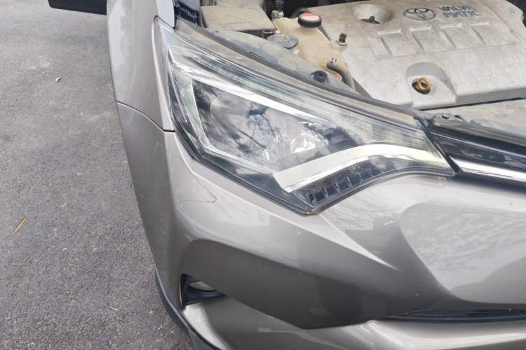 Used Toyota RAV4 2016 2.0L CVT Two-Wheel Drive Fashion Edition China V Standard Right Front Headlight
