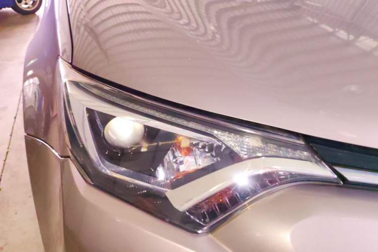 Used Toyota RAV4 2016 2.0L CVT Two-Wheel Drive Comfort Edition China V Standard Right Front Headlight