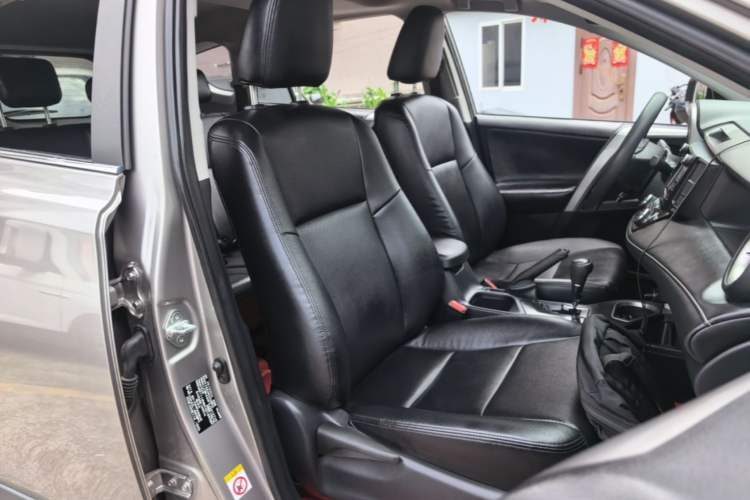 Used Toyota RAV4 2016 2.0L CVT Two-Wheel Drive Fashion Edition China V Standard Right Front Seat