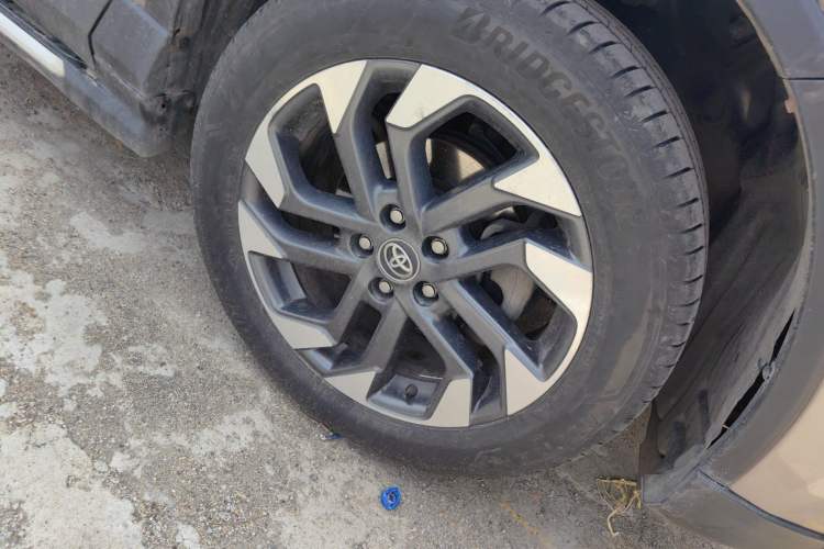 Used Toyota RAV4 2016 2.5L Automatic 4x4 Elite Edition Right Front Wheel Hub