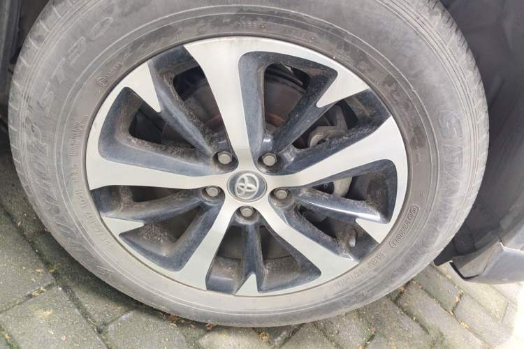 Used Toyota RAV4 2016 2.0L CVT Two-Wheel Drive Smart Edition China V Standard Right Front Wheel Hub
