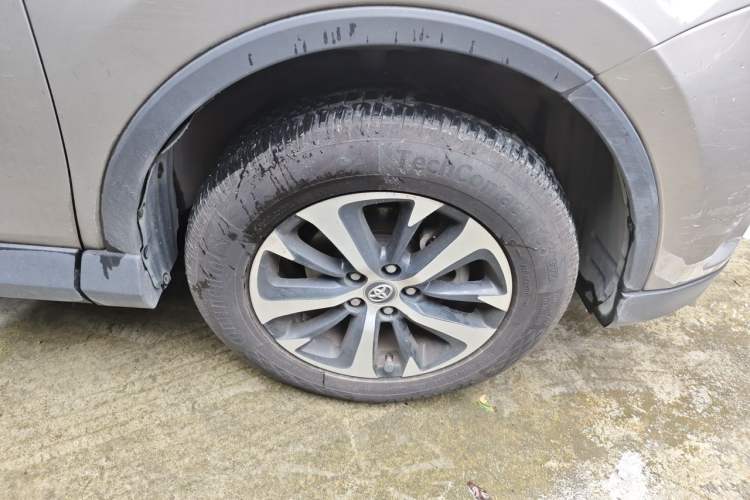 Used Toyota RAV4 2016 2.0L CVT Two-Wheel Drive Smart Edition China V Standard Right Front Wheel Hub