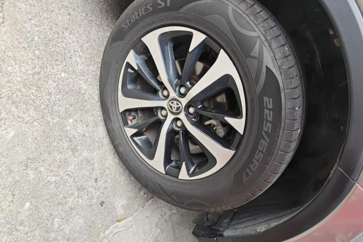 Used Toyota RAV4 2016 2.0L CVT Two-Wheel Drive Urban Edition China V Standard Right Front Wheel Hub