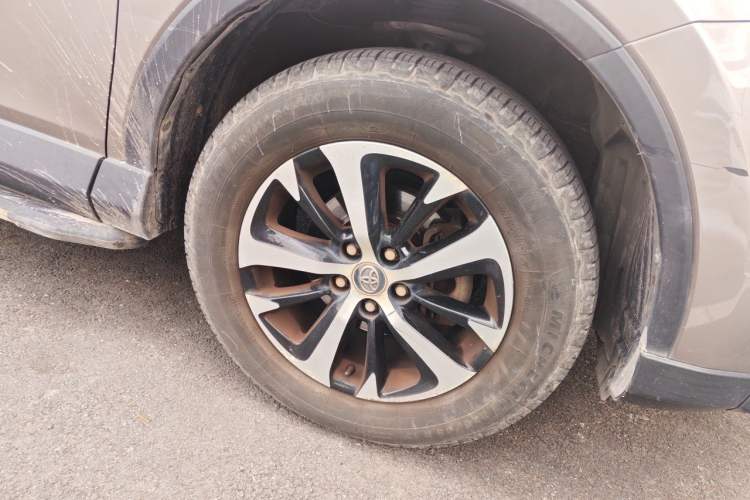 Used Toyota RAV4 2016 2.0L CVT Two-Wheel Drive Fashion Edition China V Standard Right Front Wheel Hub