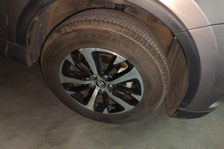 Used Toyota RAV4 2016 2.0L CVT Two-Wheel Drive Smart Edition China V Standard Right Front Wheel Hub