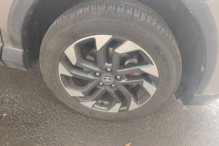 Used Toyota RAV4 2016 2.5L Automatic 4x4 Elite Edition Right Front Wheel Hub