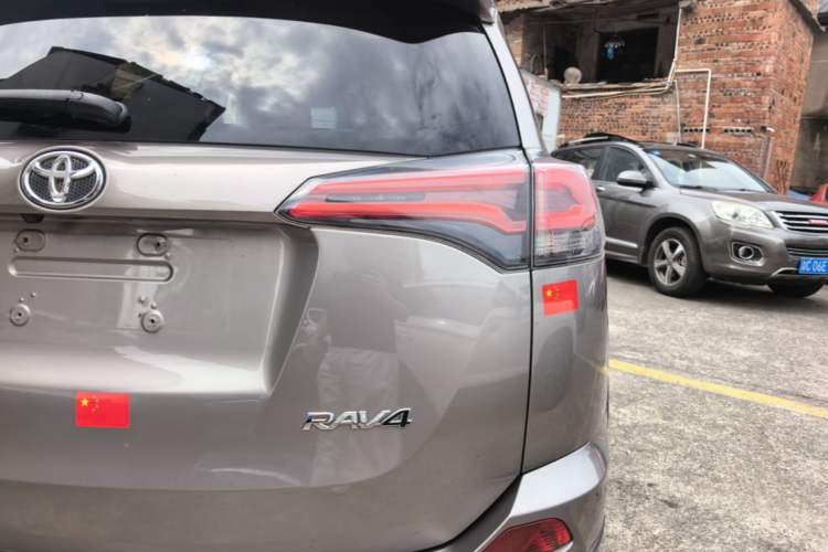 Used Toyota RAV4 2016 2.0L CVT Two-Wheel Drive Fashion Edition China V Standard Right Rear Taillight