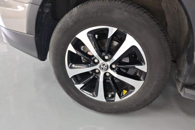 Used Toyota RAV4 2016 2.0L CVT Two-Wheel Drive Fashion Edition China V Standard Right Rear Wheel Hub
