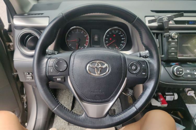 Used Toyota RAV4 2016 2.0L CVT Two-Wheel Drive Smart Edition China V Standard Steering Wheel