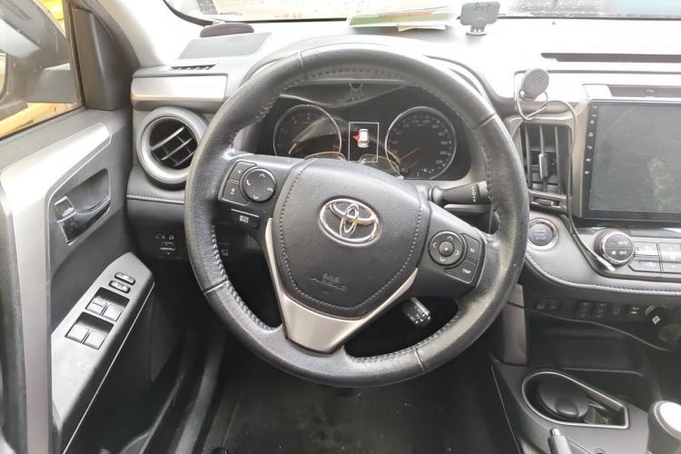 Used Toyota RAV4 2016 2.0L CVT Two-Wheel Drive Smart Edition China V Standard Steering Wheel