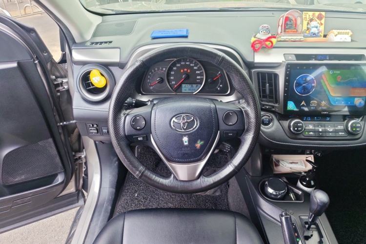Used Toyota RAV4 2016 2.0L CVT Two-Wheel Drive Fashion Edition China V Standard Steering Wheel