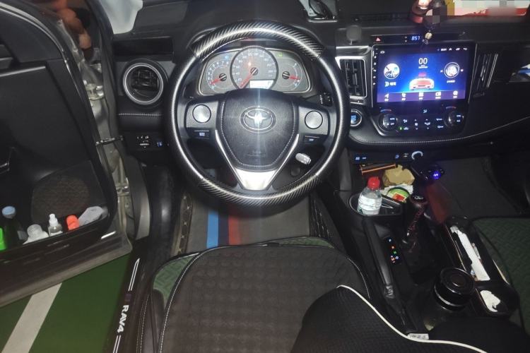 Used Toyota RAV4 2016 2.0L CVT Two-Wheel Drive Fashion Edition China V Standard Steering Wheel