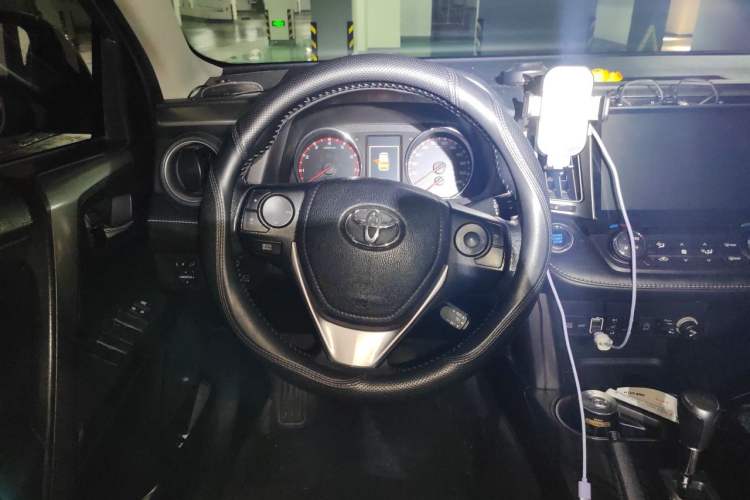 Used Toyota RAV4 2016 2.0L CVT Two-Wheel Drive Smart Edition China V Standard Steering Wheel