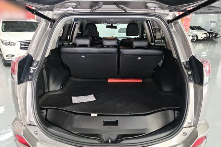 Used Toyota RAV4 2016 2.0L CVT Two-Wheel Drive Fashion Edition China V Standard Trunk