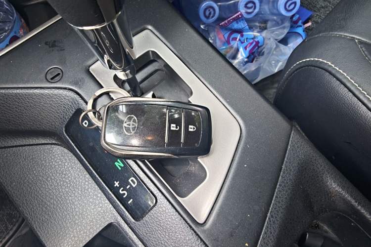 Used Toyota RAV4 2016 2.5L Automatic 4x4 Elite Edition Vehicle Key