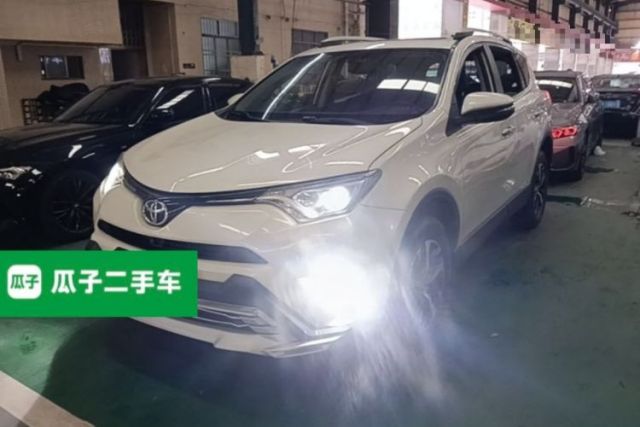 Used Toyota RAV4 2016 2.0L CVT Two-Wheel Drive Fashion Edition China V Standard