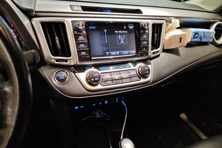 Used Toyota RAV4 2016 2.0L CVT Two-Wheel Drive Smart Edition China V Standard Audio And AC Panel