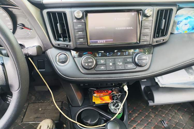Used Toyota RAV4 2016 2.0L CVT Two-Wheel Drive Fashion Edition China V Standard Audio And AC Panel