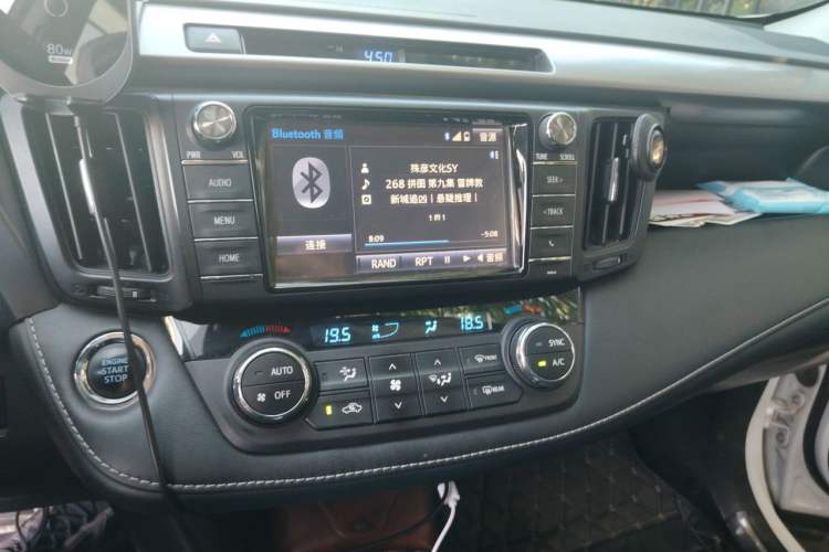 Used Toyota RAV4 2016 2.0L CVT 4x4 New Edition China V Standard Audio And AC Panel