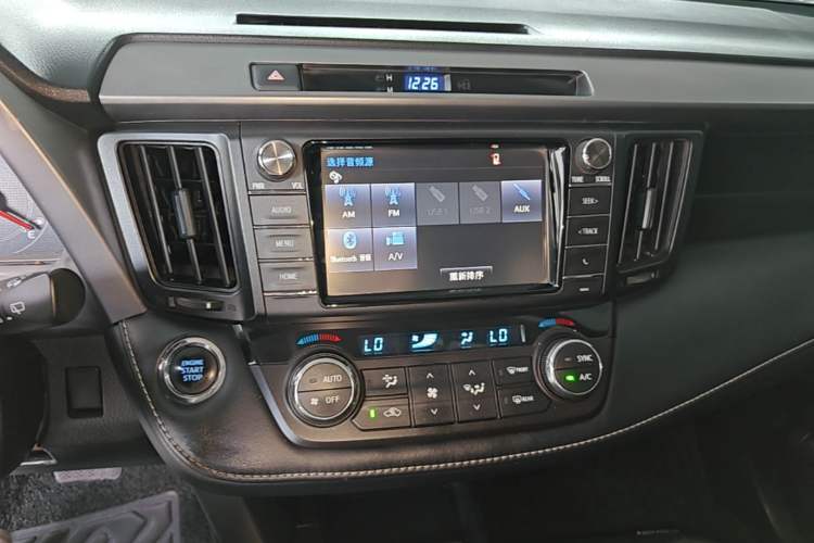 Used Toyota RAV4 2016 2.0L CVT Two-Wheel Drive Fashion Edition China V Standard Audio And AC Panel