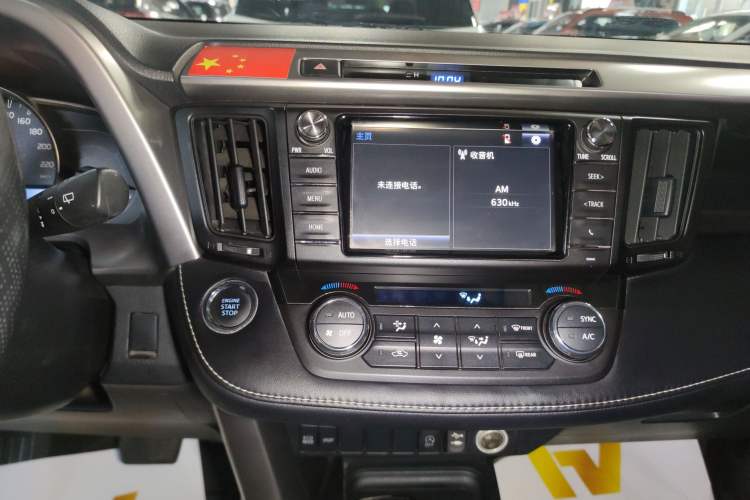 Used Toyota RAV4 2016 2.0L CVT Two-Wheel Drive Fashion Edition China V Standard Audio And AC Panel