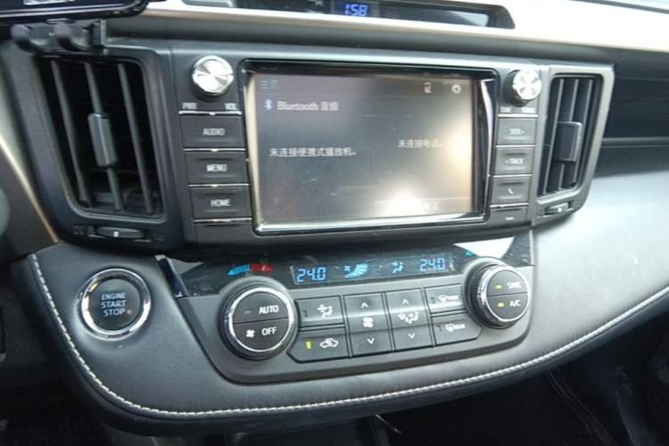 Used Toyota RAV4 2016 2.0L CVT Two-Wheel Drive Fashion Edition China V Standard Audio And AC Panel