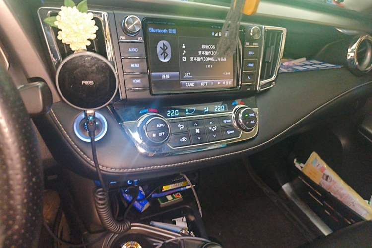 Used Toyota RAV4 2016 2.0L CVT Two-Wheel Drive Fashion Edition China V Standard Audio And AC Panel