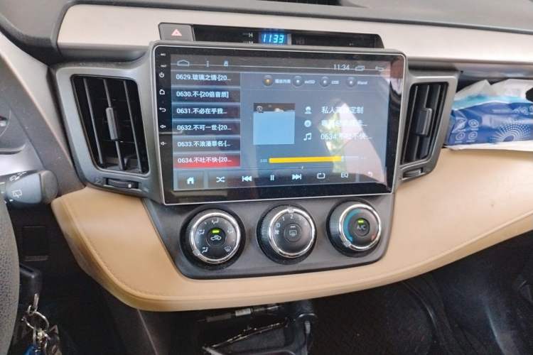 Used Toyota RAV4 2016 2.0L CVT Two-Wheel Drive Urban Edition China V Standard Audio And AC Panel