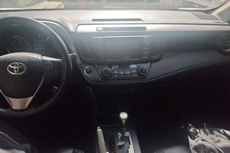 Used Toyota RAV4 2016 2.0L CVT Two-Wheel Drive Smart Edition China V Standard Audio And AC Panel