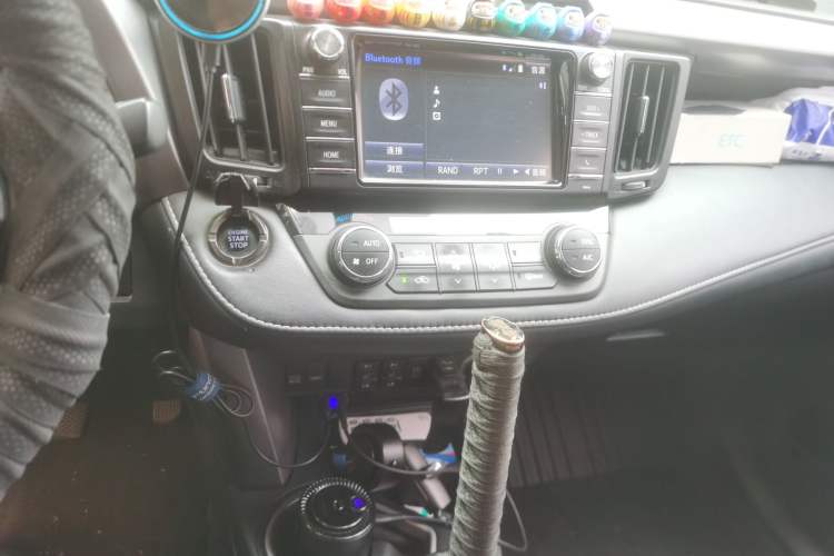 Used Toyota RAV4 2016 2.0L CVT Two-Wheel Drive Smart Edition China V Standard Audio And AC Panel