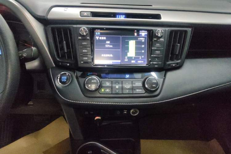 Used Toyota RAV4 2016 2.0L CVT Two-Wheel Drive Fashion Edition China V Standard Audio And AC Panel
